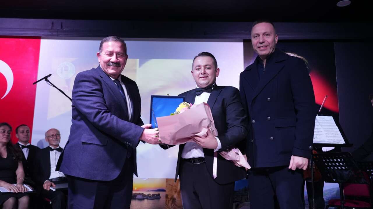 Milas’ta Türk Müziği Rüzgârı: İlk Konser Ayakta Alkışlandı 5